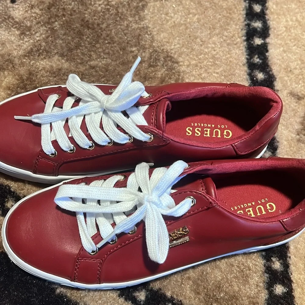 Guess sneakers - Picture 2 of 4